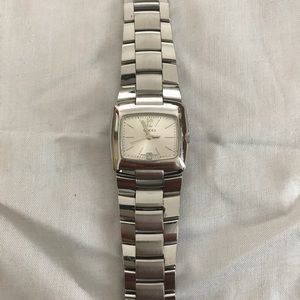 Authentic vintage Gucci 8500L woman’s watch